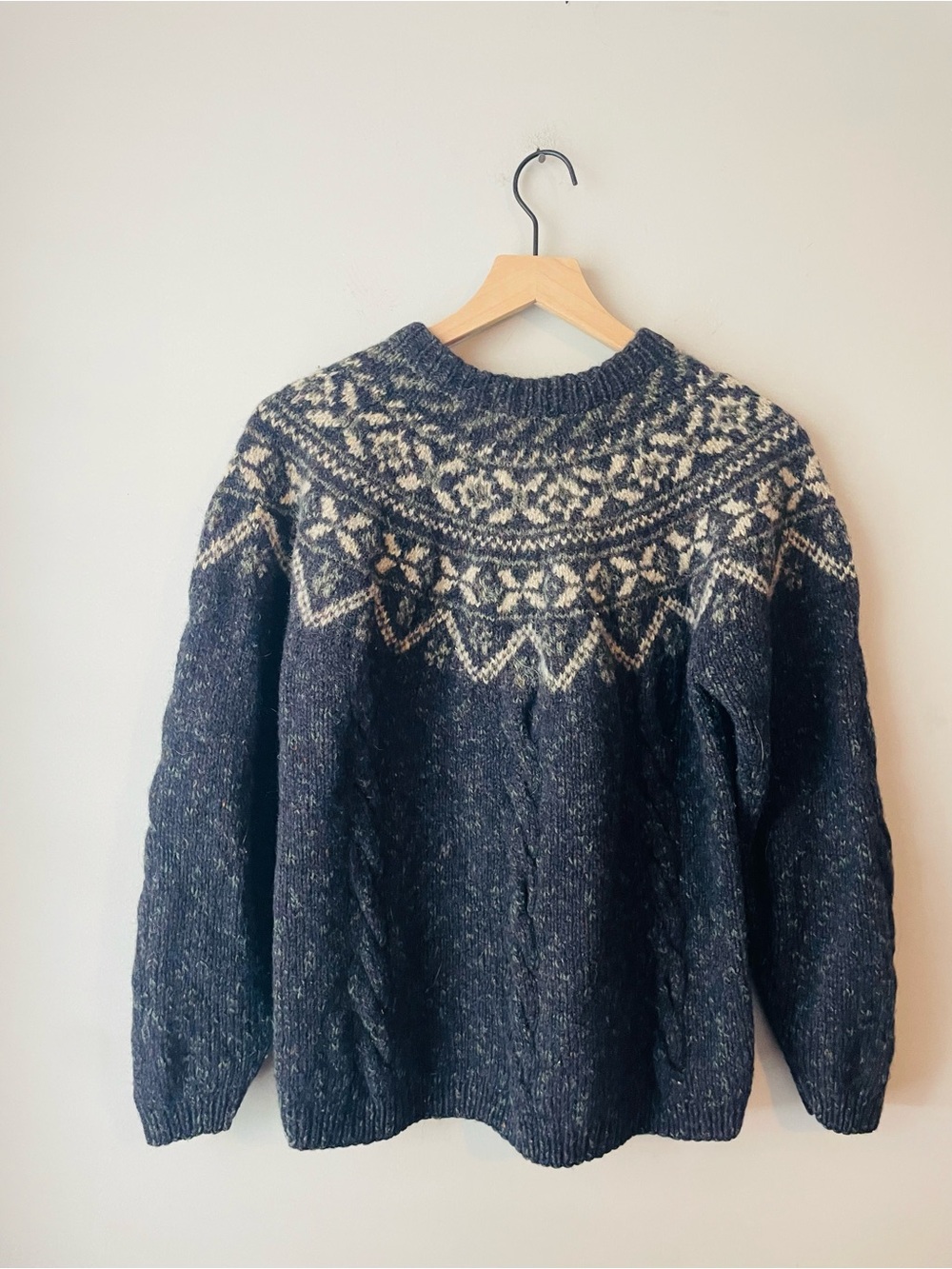 L.L. Bean Vintage Navy Fair Isle Wool Sweater RARE - Picture 3 of 7